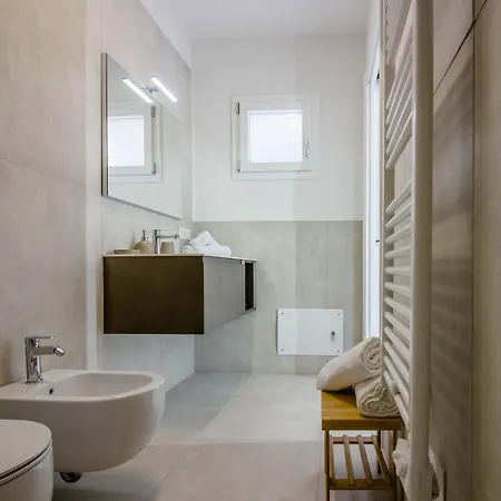 Appartement Guesthost - Elegant Beachfront Wi-fi & Parking