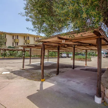 Guesthost - Elegant Beachfront Wi-fi & Parking Appartement Golfo Aranci