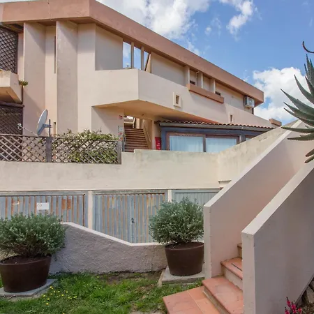 Appartement Guesthost - Elegant Beachfront Wi-fi & Parking