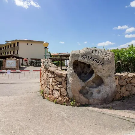 Guesthost - Elegant Beachfront Wi-fi & Parking Golfo Aranci