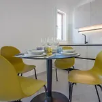 Apartamento Guesthost - Elegant Beachfront Wi-fi & Parking