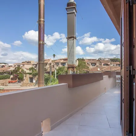 Guesthost - Elegant Beachfront Wi-fi & Parking Apartamento Golfo Aranci