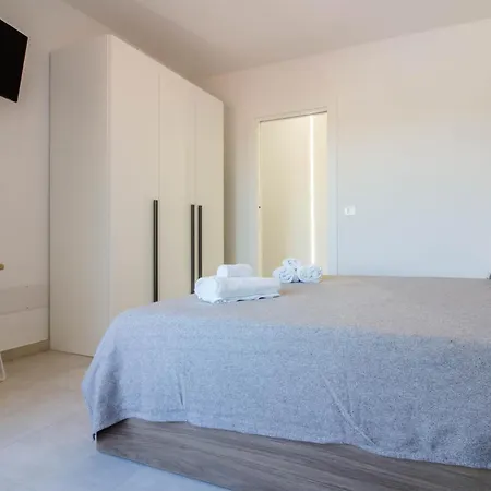 Apartamento Guesthost - Elegant Beachfront Wi-fi & Parking