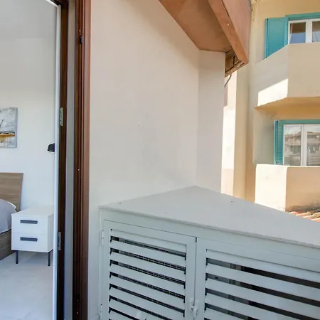 Guesthost - Elegant Beachfront Wi-fi & Parking Golfo Aranci